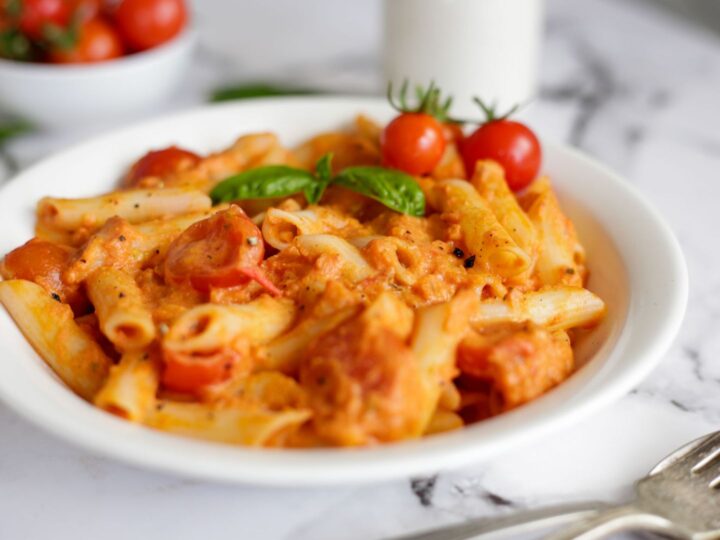 Vegan Creamy Tomato Pasta | Donut follow the Crowd